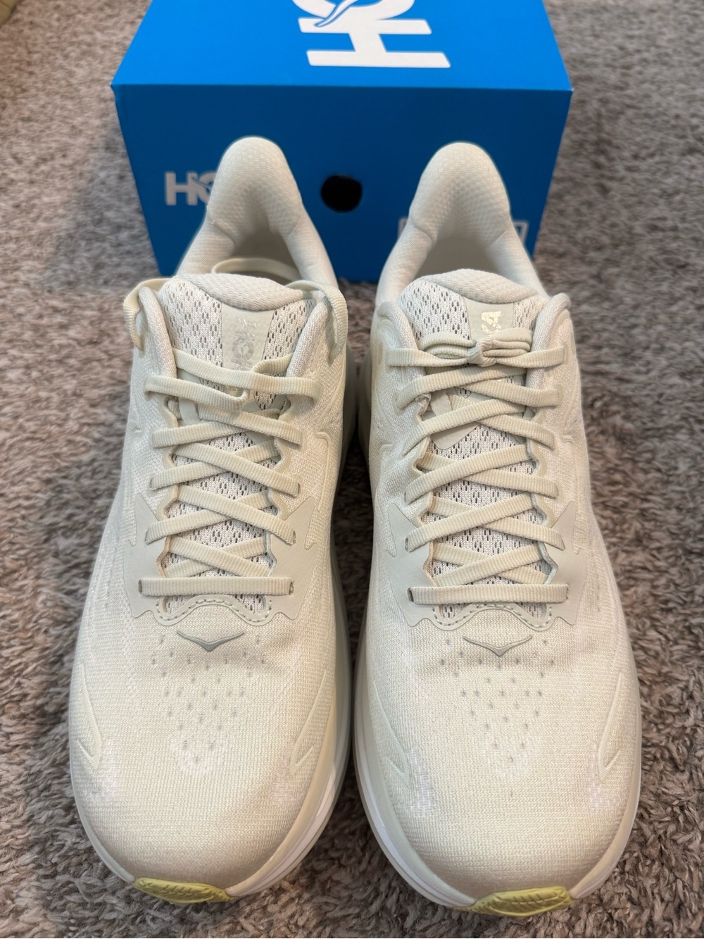 Hoka Men's Clifton 10 Shoes in truffle salt/white